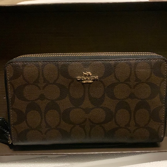 Double Zip Travel Wallet In Signature PVC - Picture 2 of 9